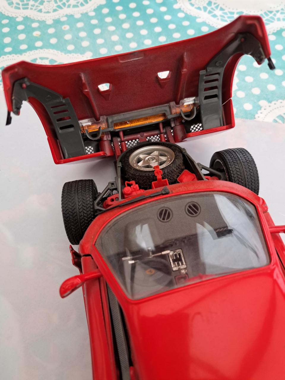 Model auto ferrari f 40 burago 1987 1/18 made in itally