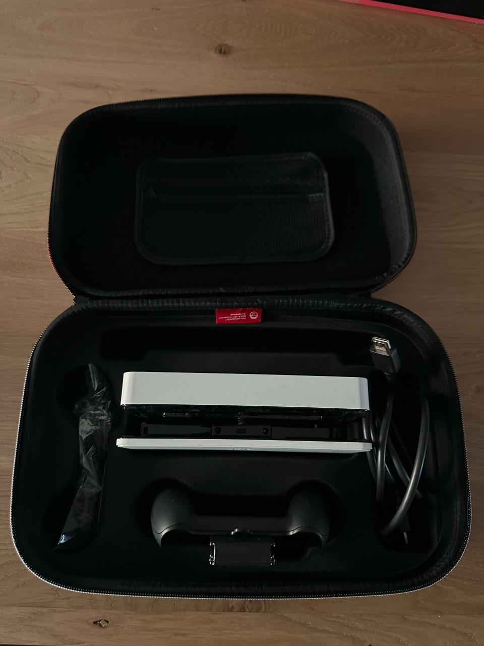 Nintendo switch oled incl. opberghoes en reiskoffer