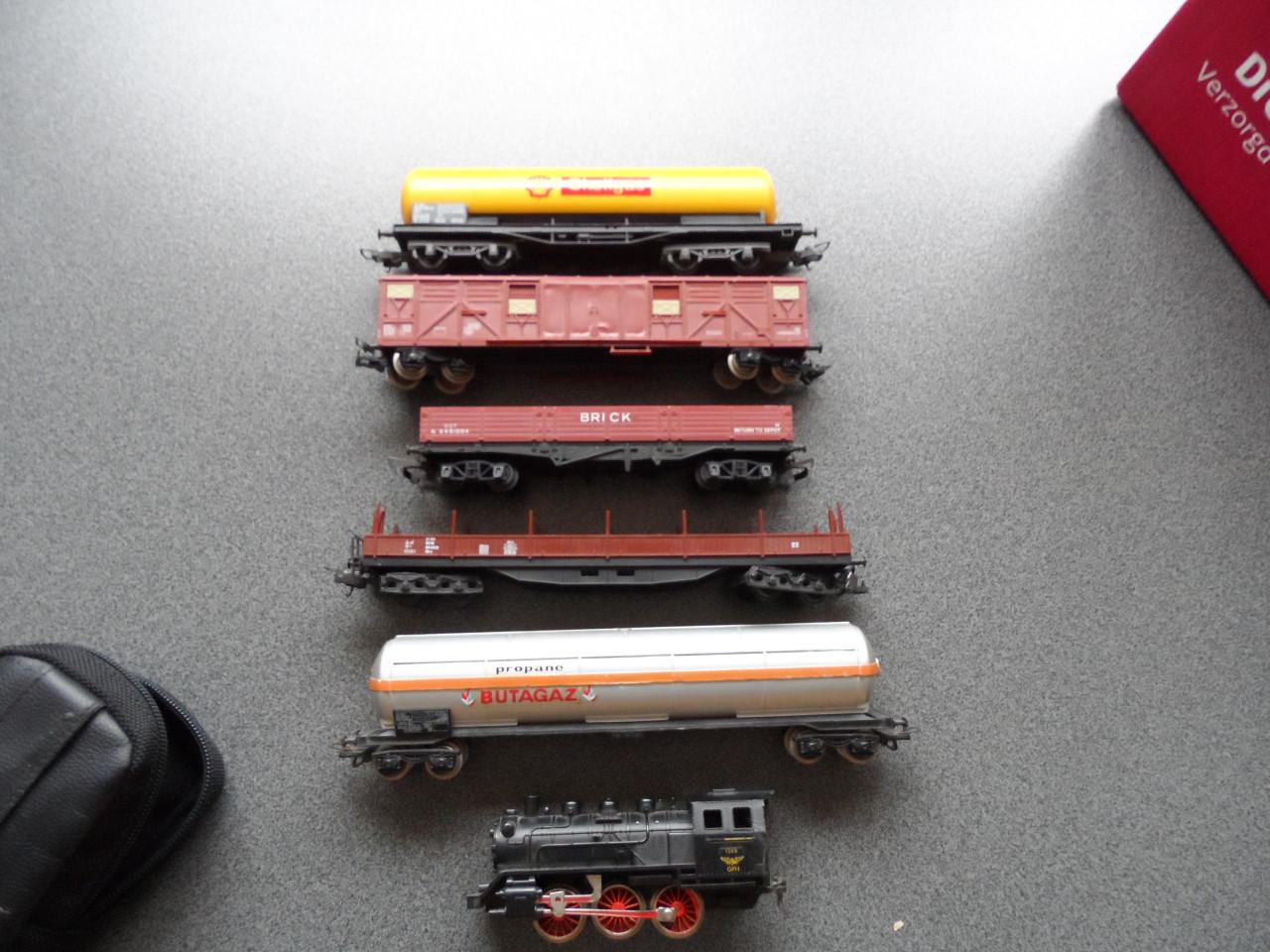 Fleischmann lok met 5 wagons
