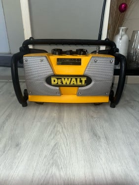 Bouw radio DeWalt