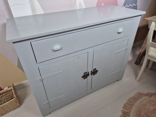 Commode / kast met planken