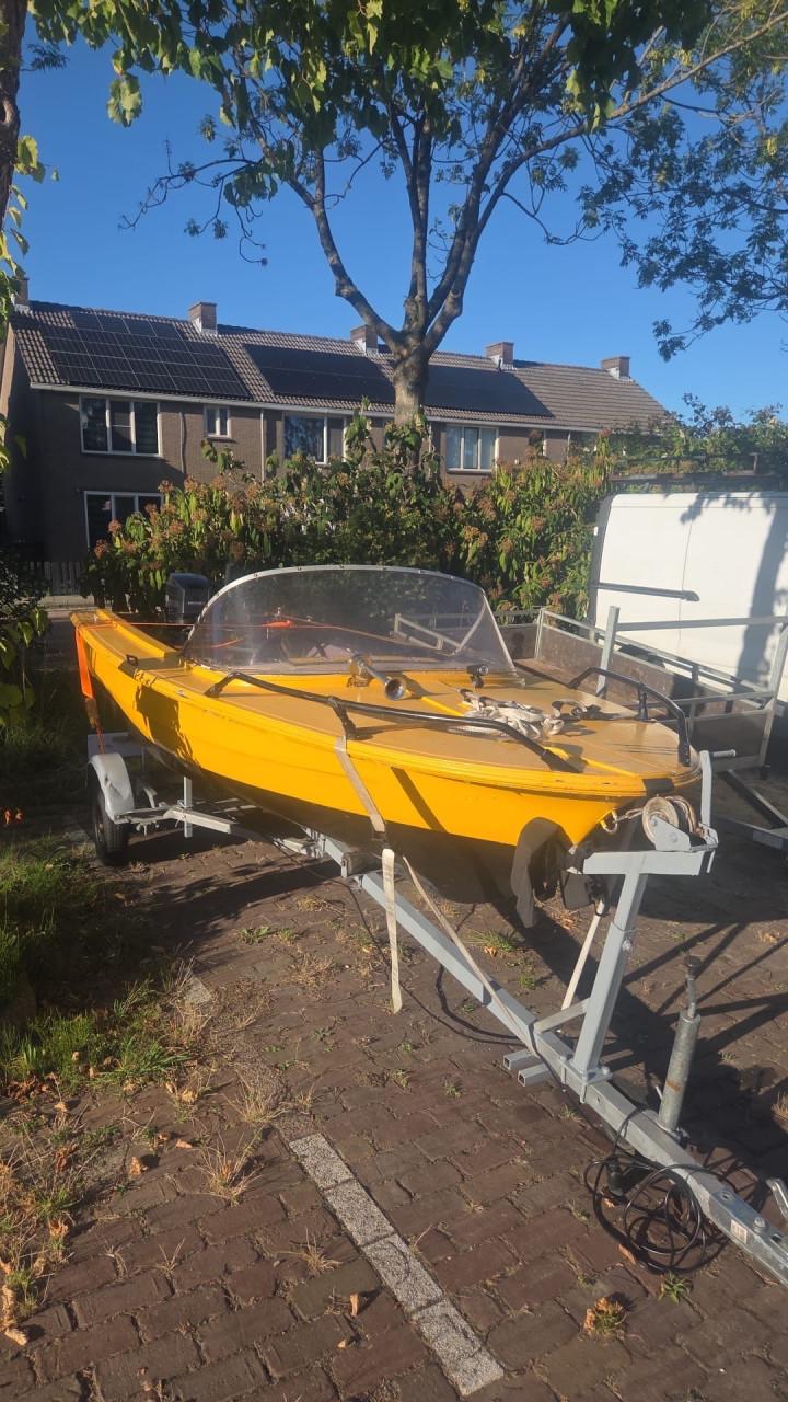 Bootje met trailer 9,8pk
