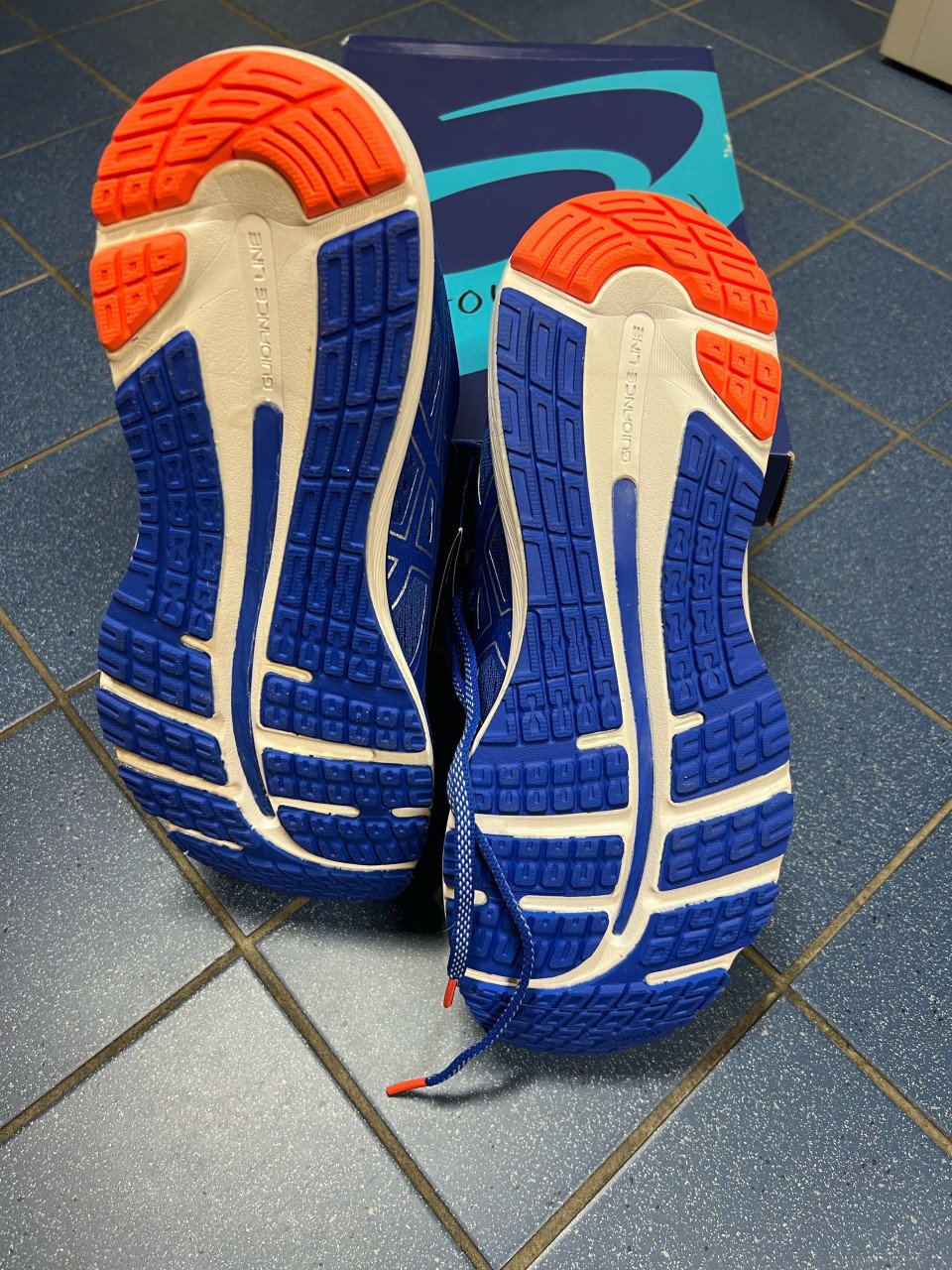 Asics gel cumulus 20 nieuwe hardloopschoenen maat 42,5