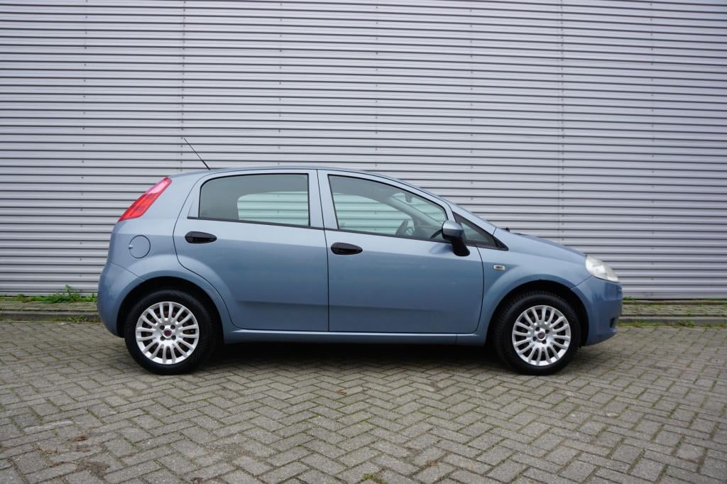 Fiat Grande Punto 1.2 actual airco / elektr. ramen / trekhaak / nieuwe apk!
