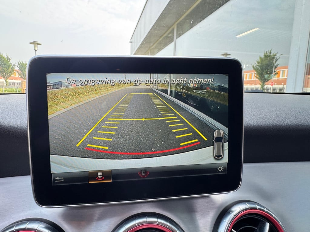 Mercedes-Benz Cla shooting brake 180 amg automaat , panoramadak , achteruit