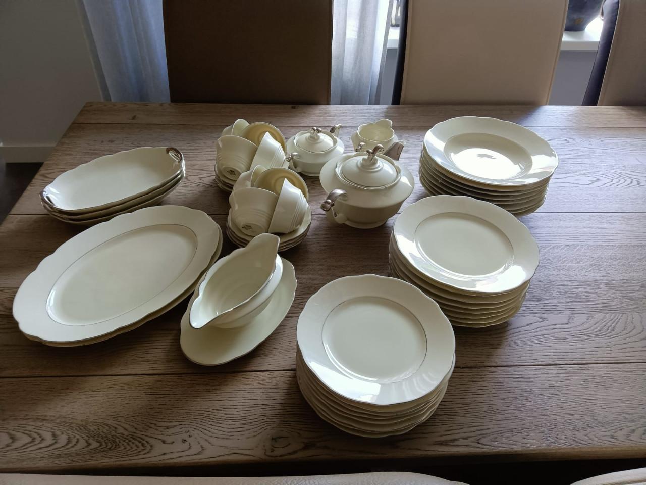 Mooi chique oud servies 8 persoons