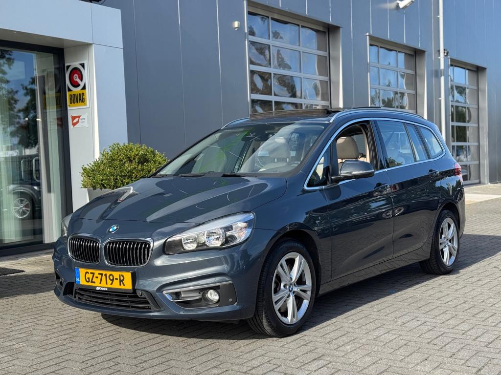 BMW 2-serie gran tourer 220i luxury 7p. * trekhaak * leer * panoramadak * n