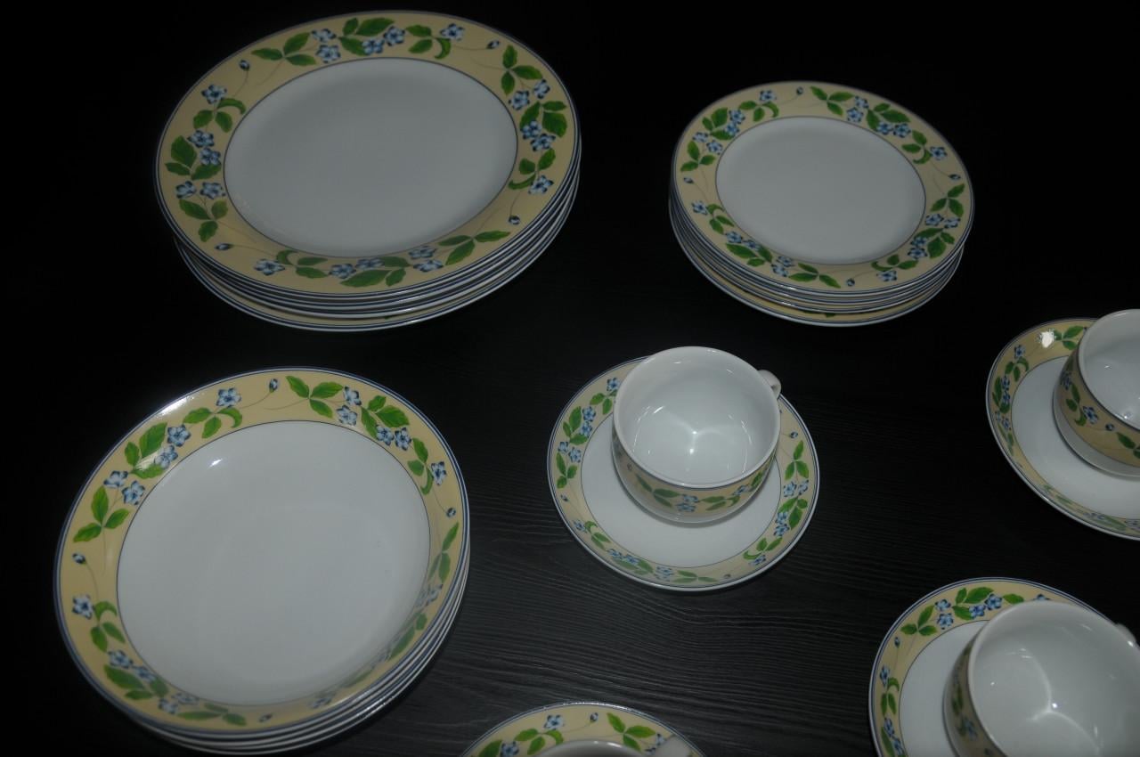 Vierdelig Bel Air Fine Porcelain servies, zo goed als nieuw!