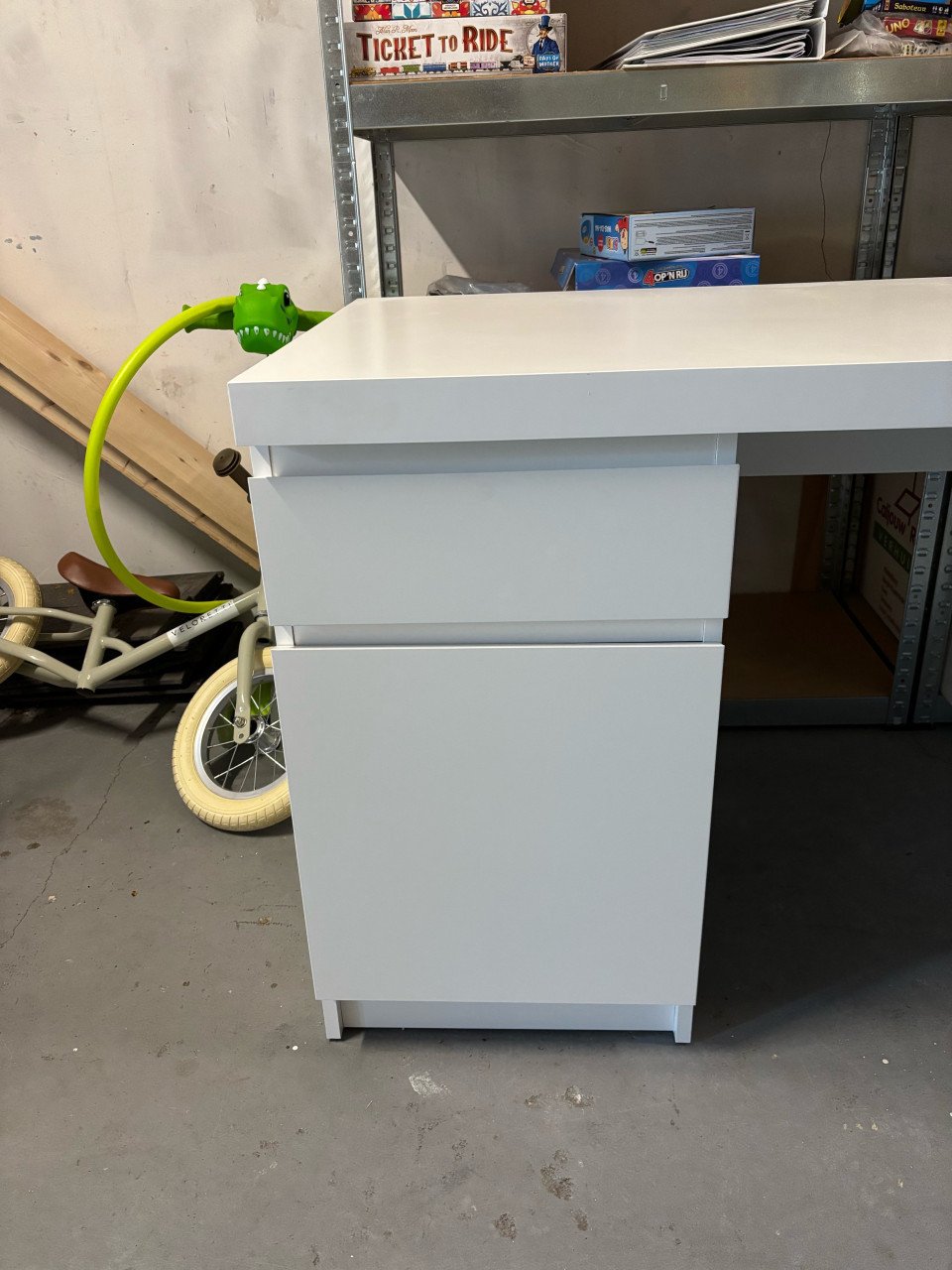 Bureau wit IKEA Malm