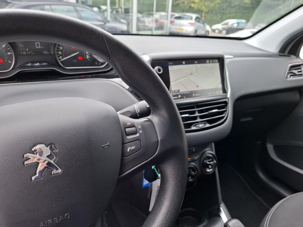 Peugeot 208 1.2 82 blue lion 5-drs airco/nav/park