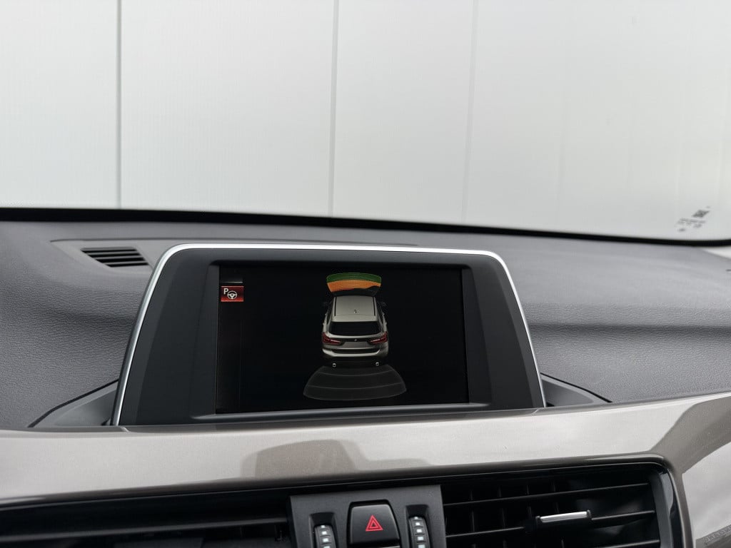 BMW X1 sdrive18i 136pk high executive automaat