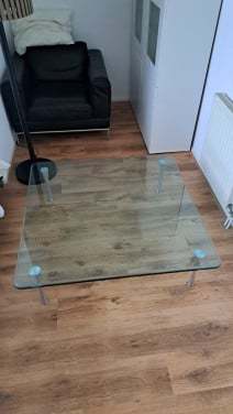Gratis Mooie grote vierkante glazen salontafel ophalen in Vlissingen