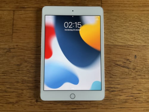 Apple iPad Mini 4 128GB – Wit – met hoes & toetsenbord
