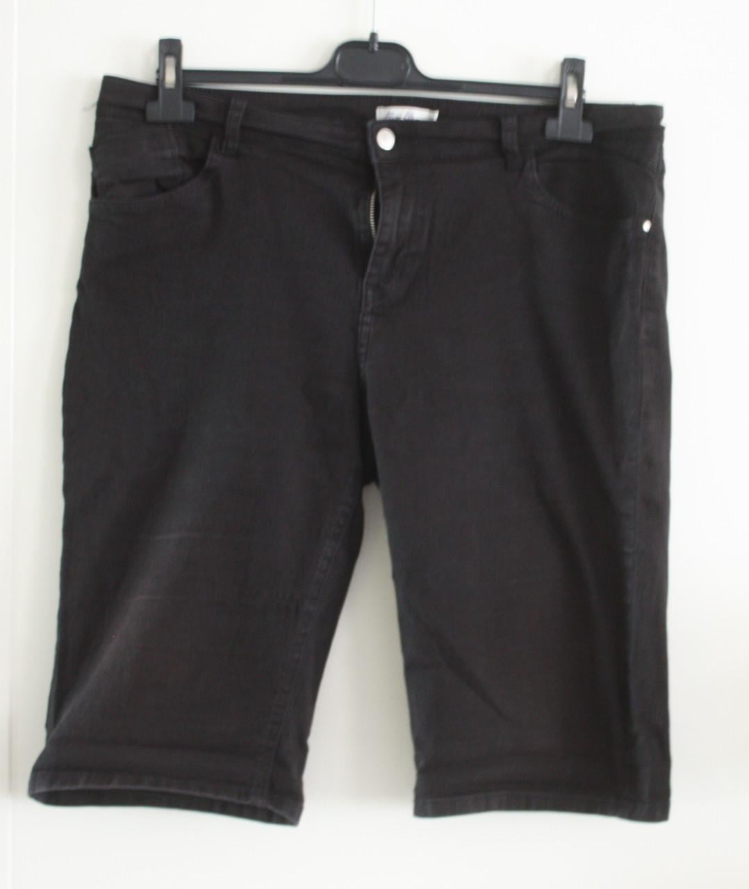 Zwarte korte broek maat 44
