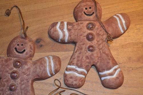 3 Aardewerk deegventers / peperkoekmannetjes ipst.