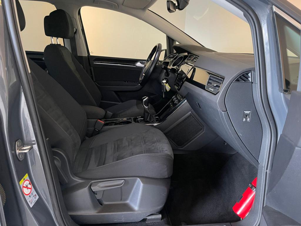 Volkswagen Touran 1.5 tsi highline