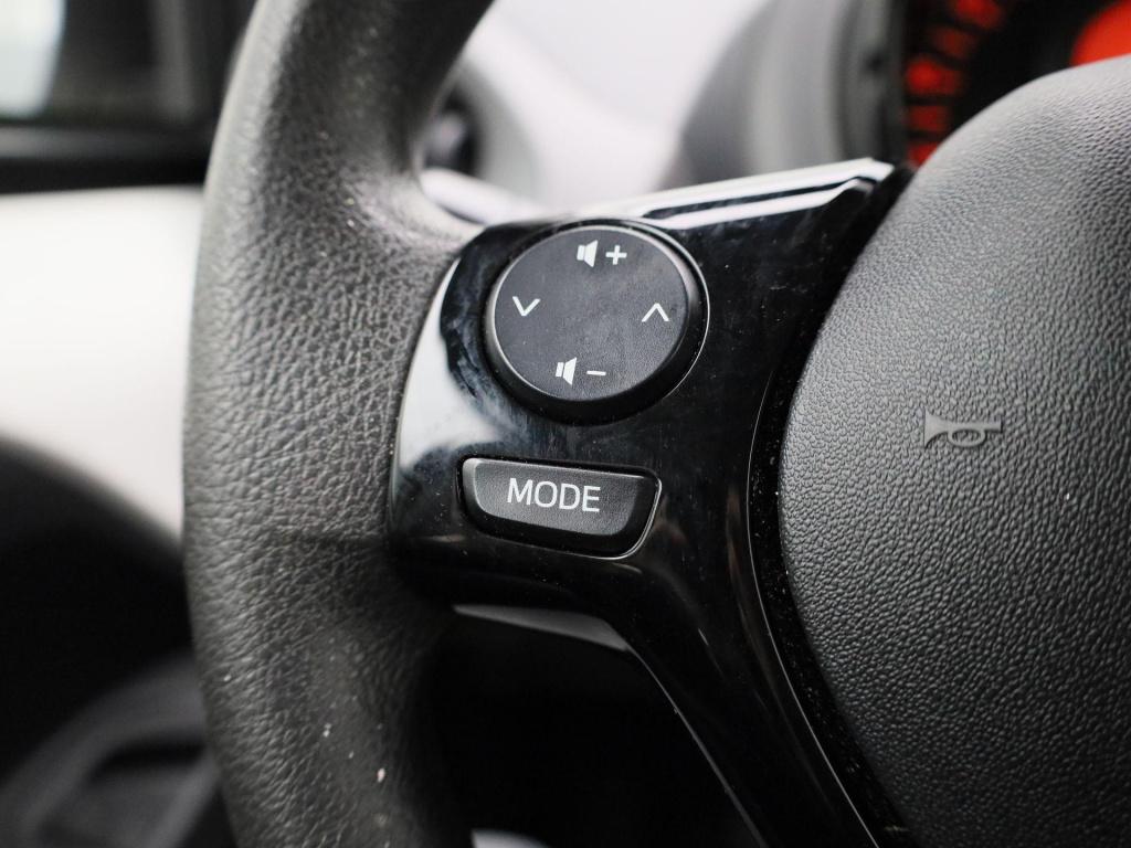 Peugeot 108 1.0 e-vti active | 5-deurs | lage km stand | airco | bluetooth 