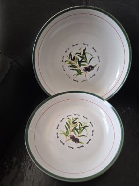 Set : schaal 28cm + 4 borden 22cm voor pasta. Intermezzo
