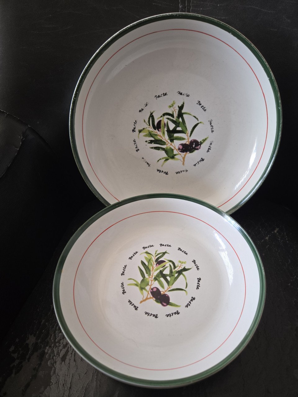 Set : schaal 28cm + 4 borden 22cm voor pasta. Intermezzo
