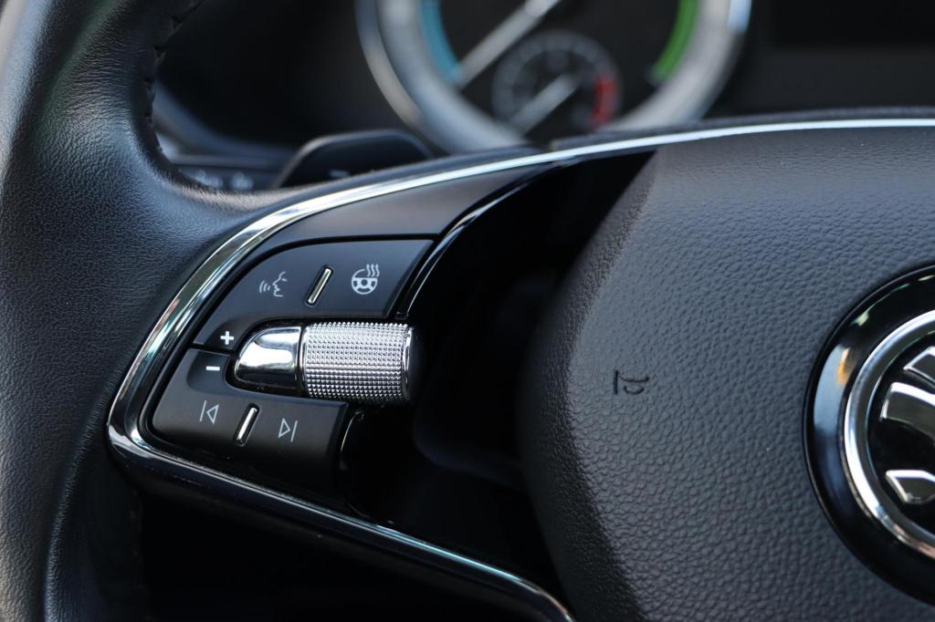 Skoda Superb combi 1.4 ehybrid style 218pk dsg6 | soh 93,1% | memory | stoe