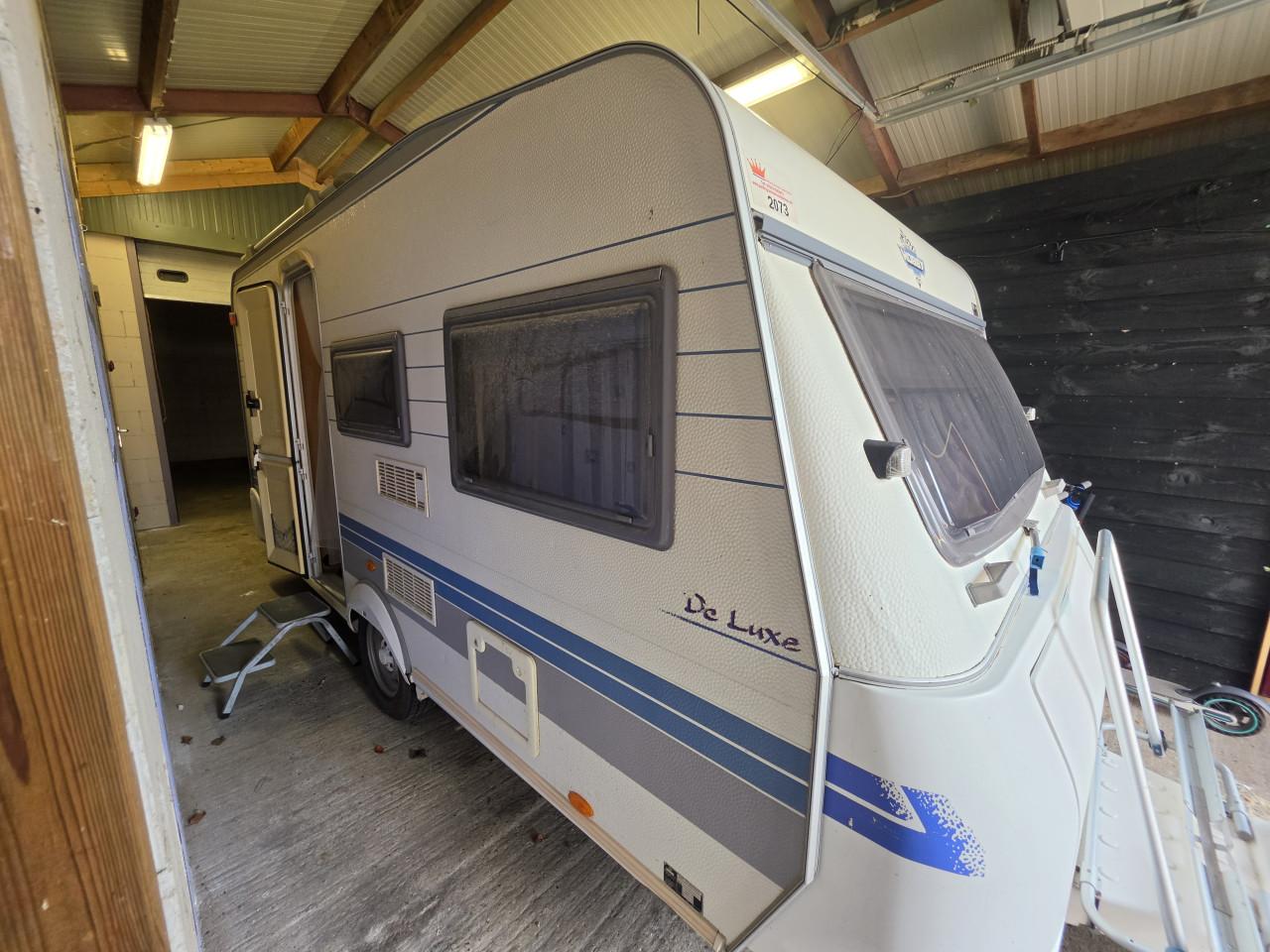 Caravan Hobby de luxe easy met mover voortent 2001