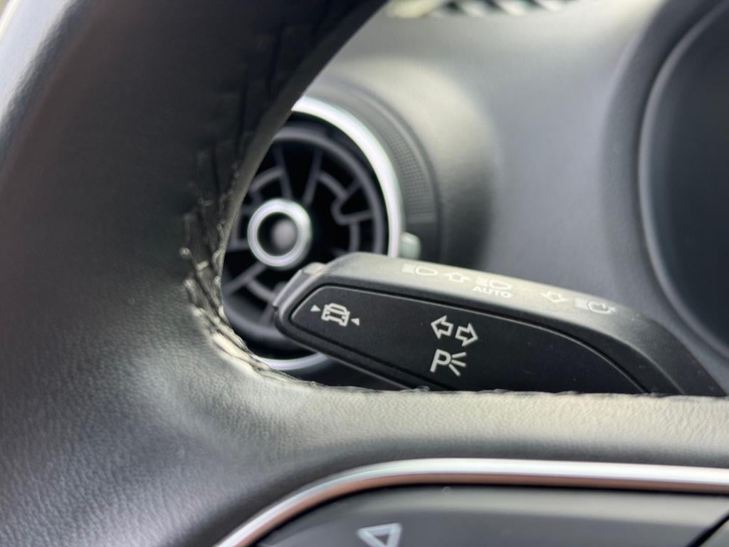 Audi Q2 1.5 tfsi *s edition . virtual * camera * black pack