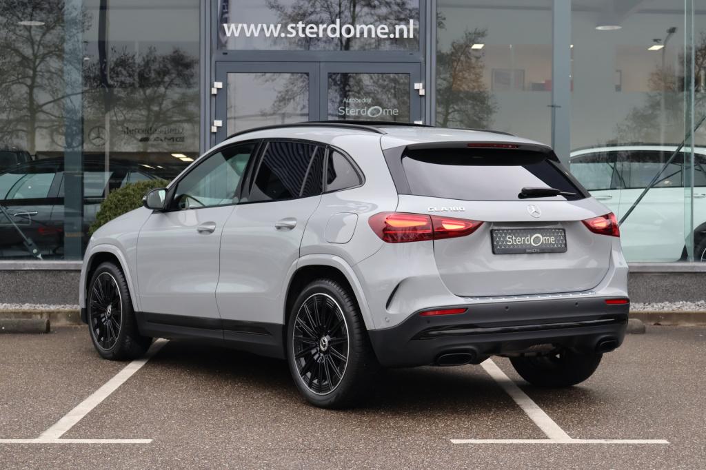 Mercedes-Benz Gla-klasse 180 amg line i 2025 i panorama dak i manufaktur al