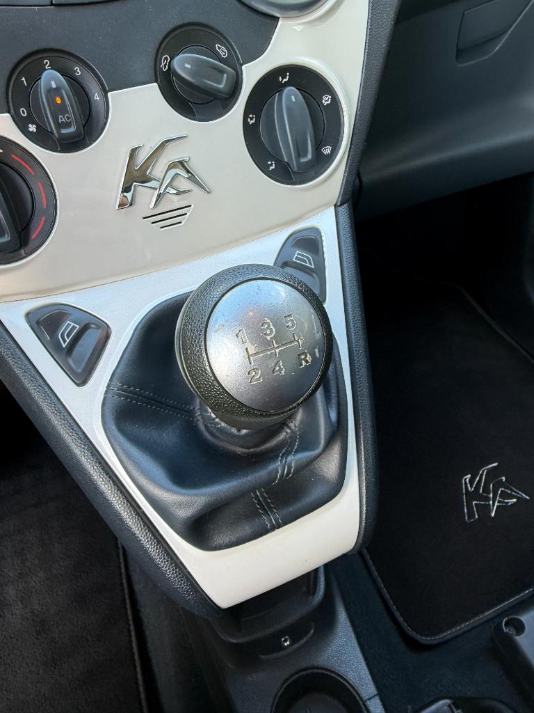 Ford KA 1.2 titanium - airco - nieuwe distributie