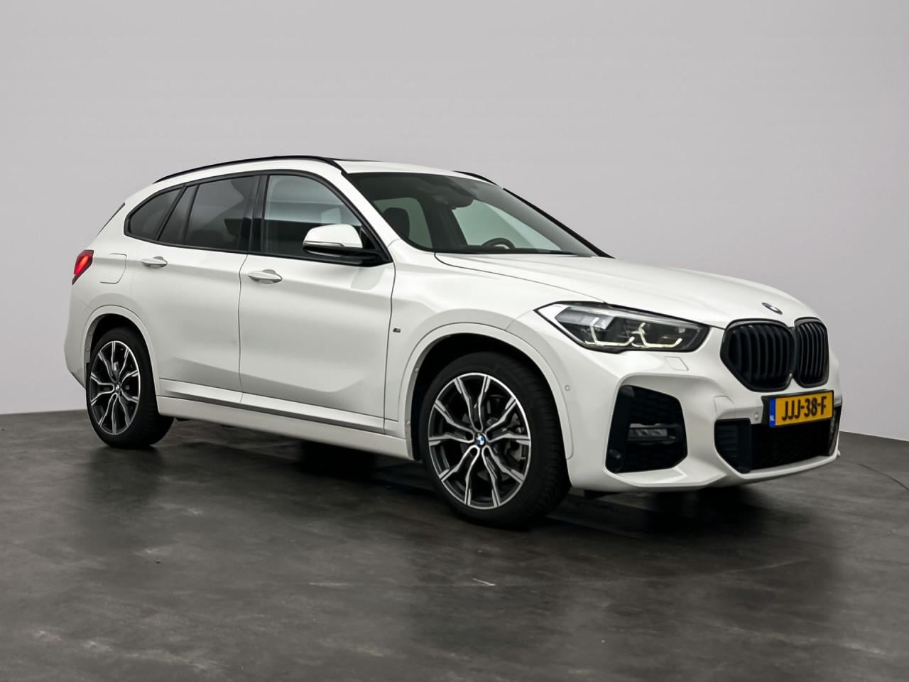 BMW X1 xDrive25e High Executive | M Sport | Head Up | Panorama | Trekhaak
