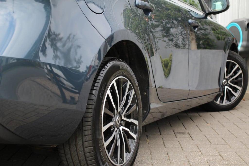 Volvo V40 2.0 t2 momentum - navi - cruise - grootlicht ass - led - pdc - st