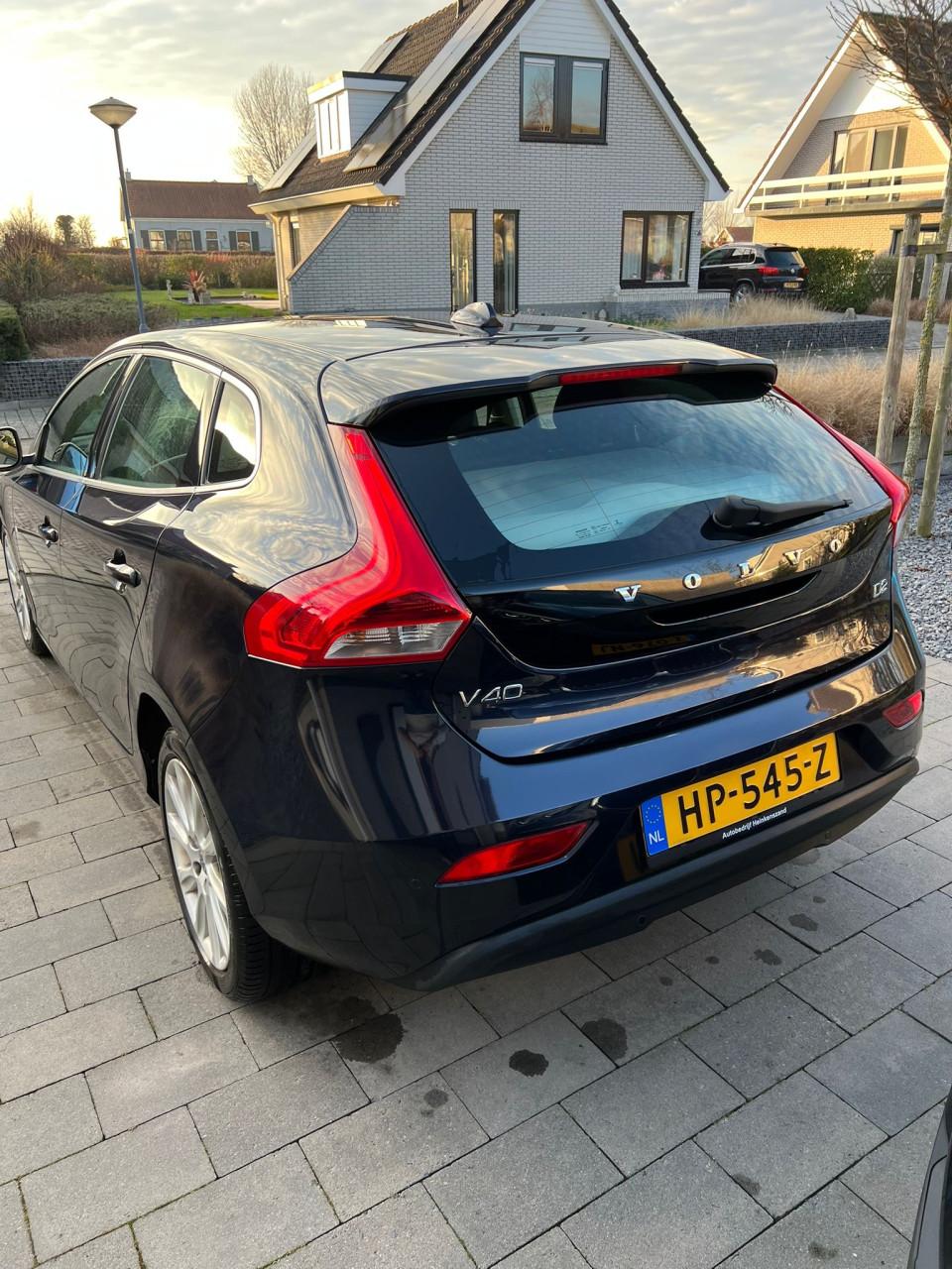 Volvo v40