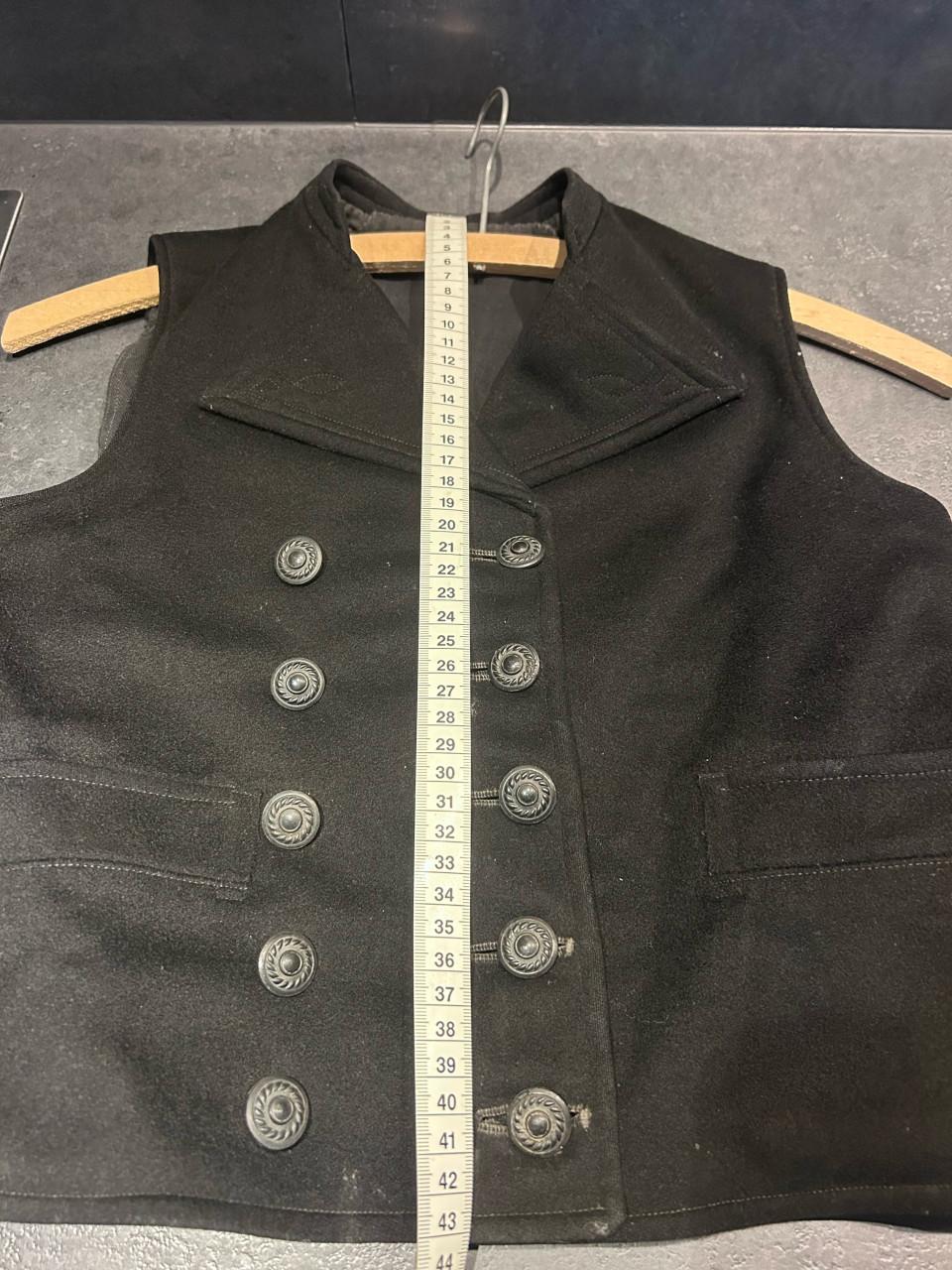 Walcherse klederdracht rok en vest van zwart laken