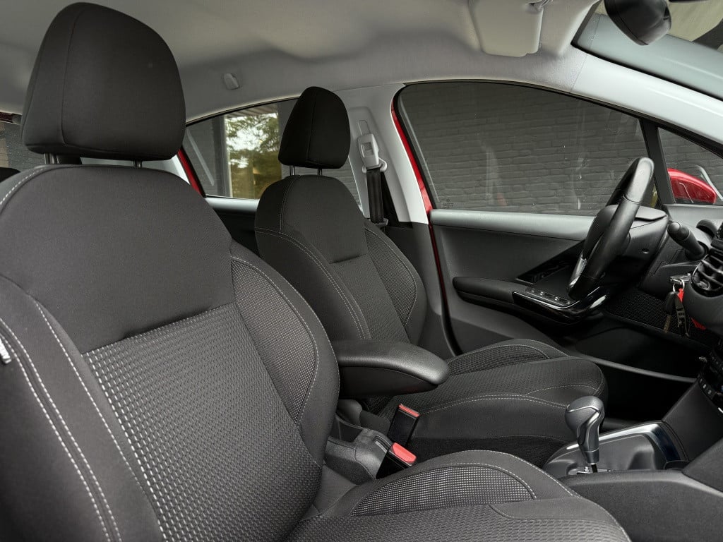 Peugeot 208 1.2 turbo // allure // carlay // android auto // automaat //