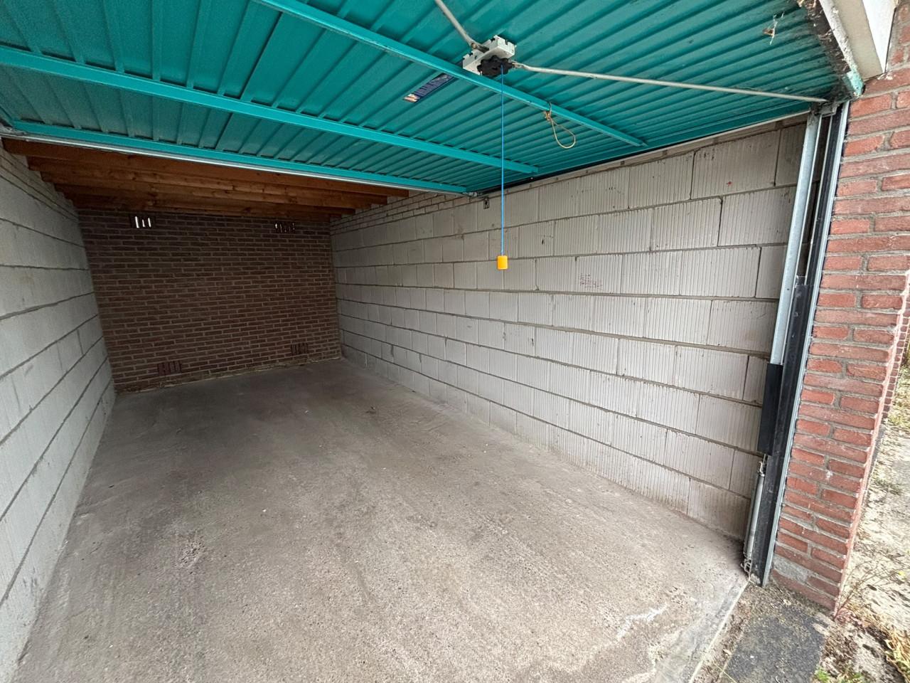 Nette en ruime garagebox te huur in Oost-Souburg