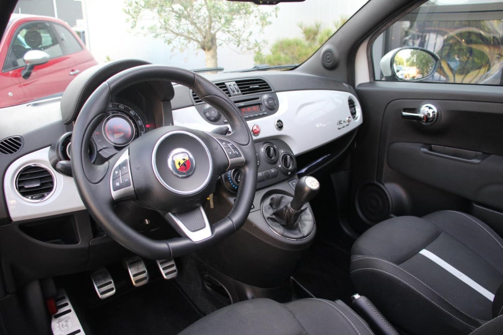 Abarth 500c 1.4 t-jet scorpione - alcantara - aux/usb - 17inch - pdc - gric