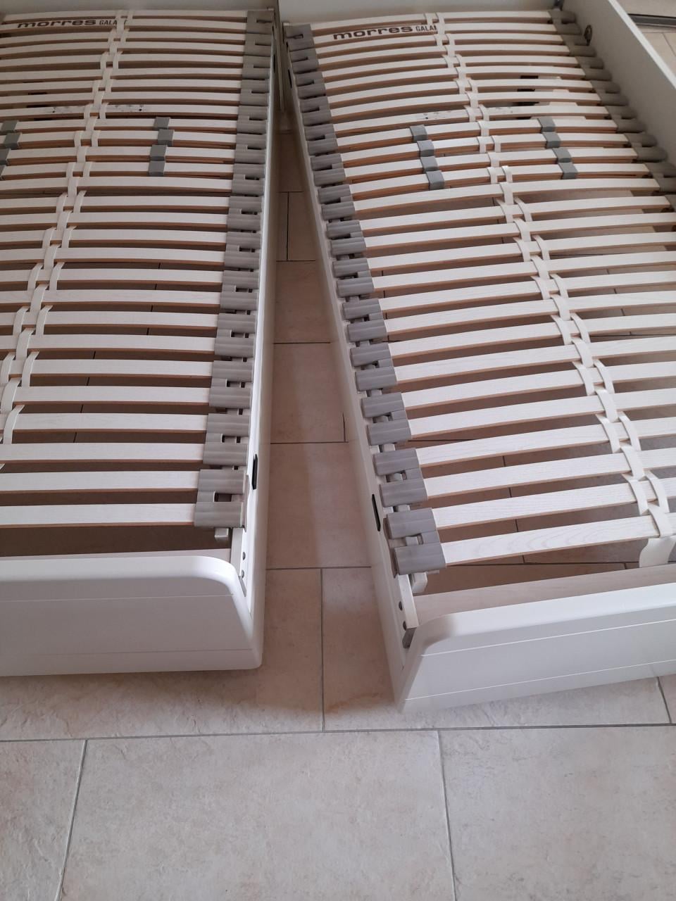 2 x 90 x 200  Deelbaar bed (in goede nette staat )