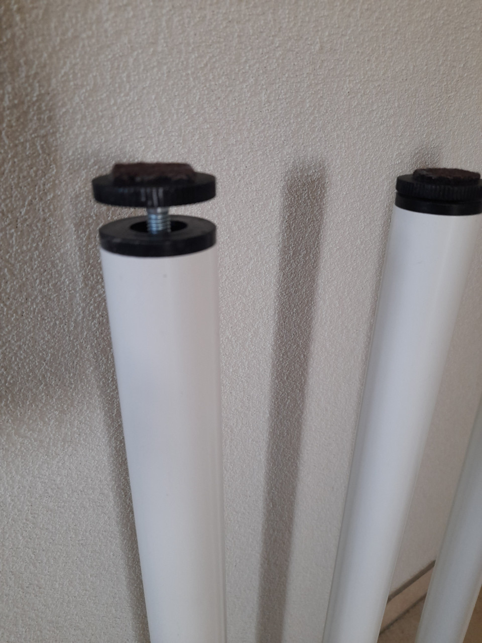 4 Ikea ADILS  tafelpoten met stelvoet (in goede nette staat )