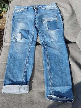 Yessica damesjeans mt 38 met stoere lappen op broekspijp