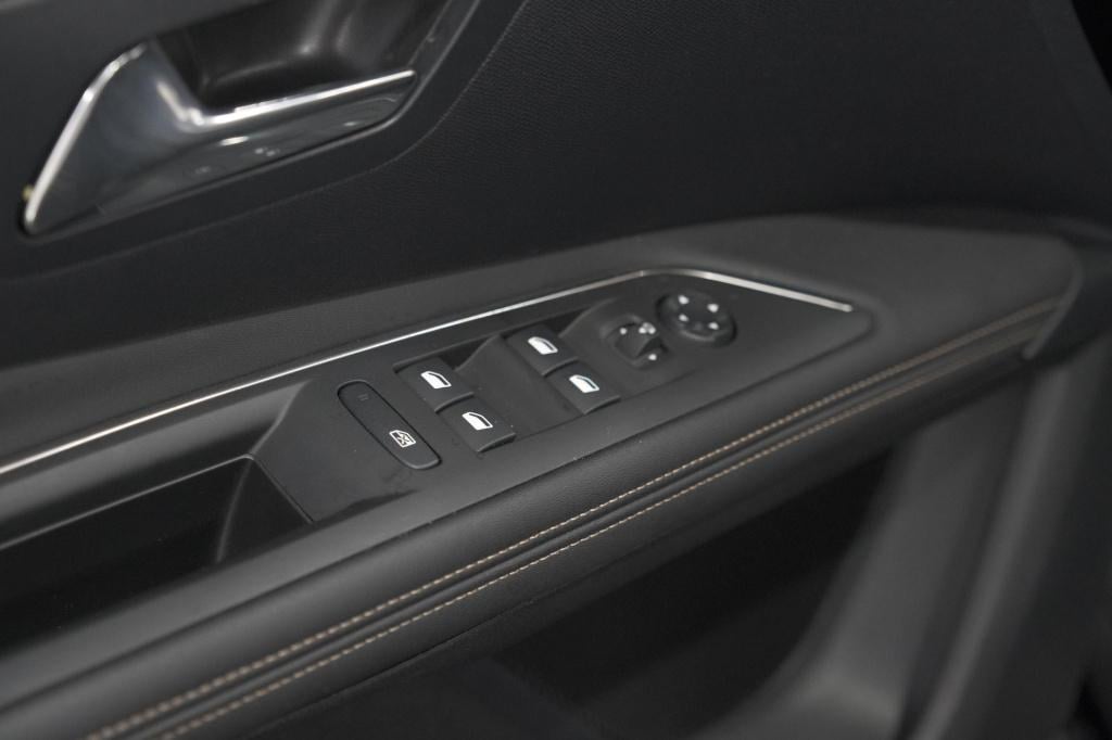 Peugeot 3008 puretech 130 eat8 gt black pack | trekhaak | elektrische koffe