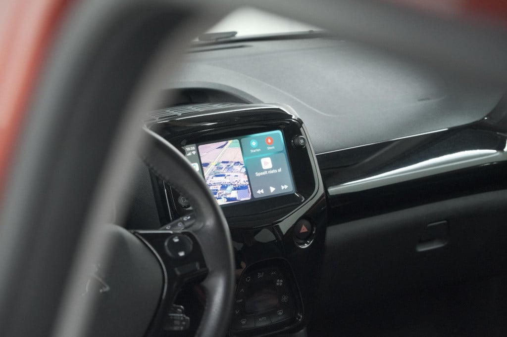 Peugeot 108 1.0 e-vti allure top! | elektrisch vouwdak | trekhaak | camera 