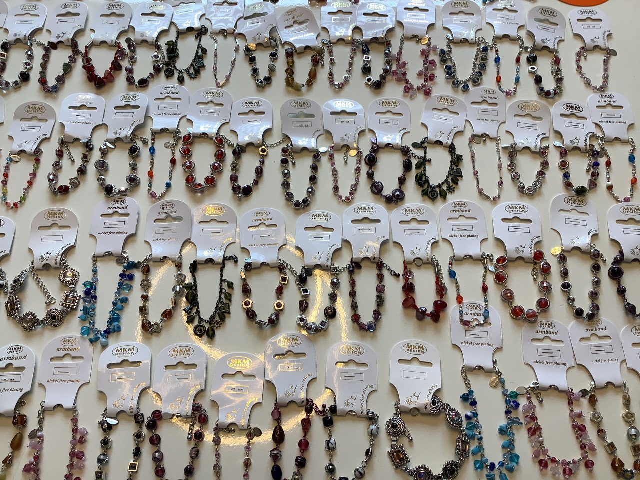 Partij leuke MKM Design armbandjes. ( partij 151)