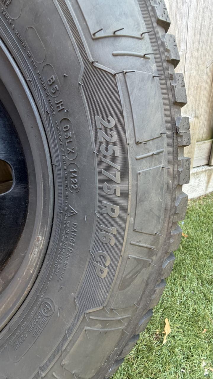 4x Michelin camperbanden met stalen velgen 225/75/R16