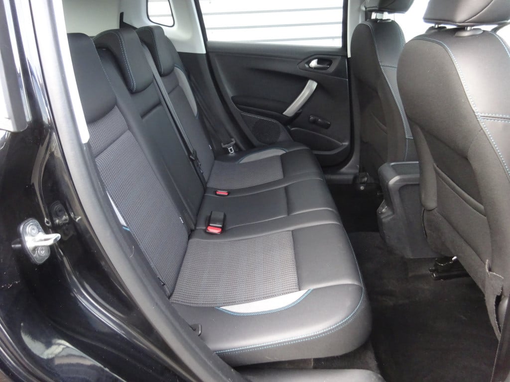 Peugeot 2008 1.2 puretech urban cross airco / navi / cruise / parkeers. / n