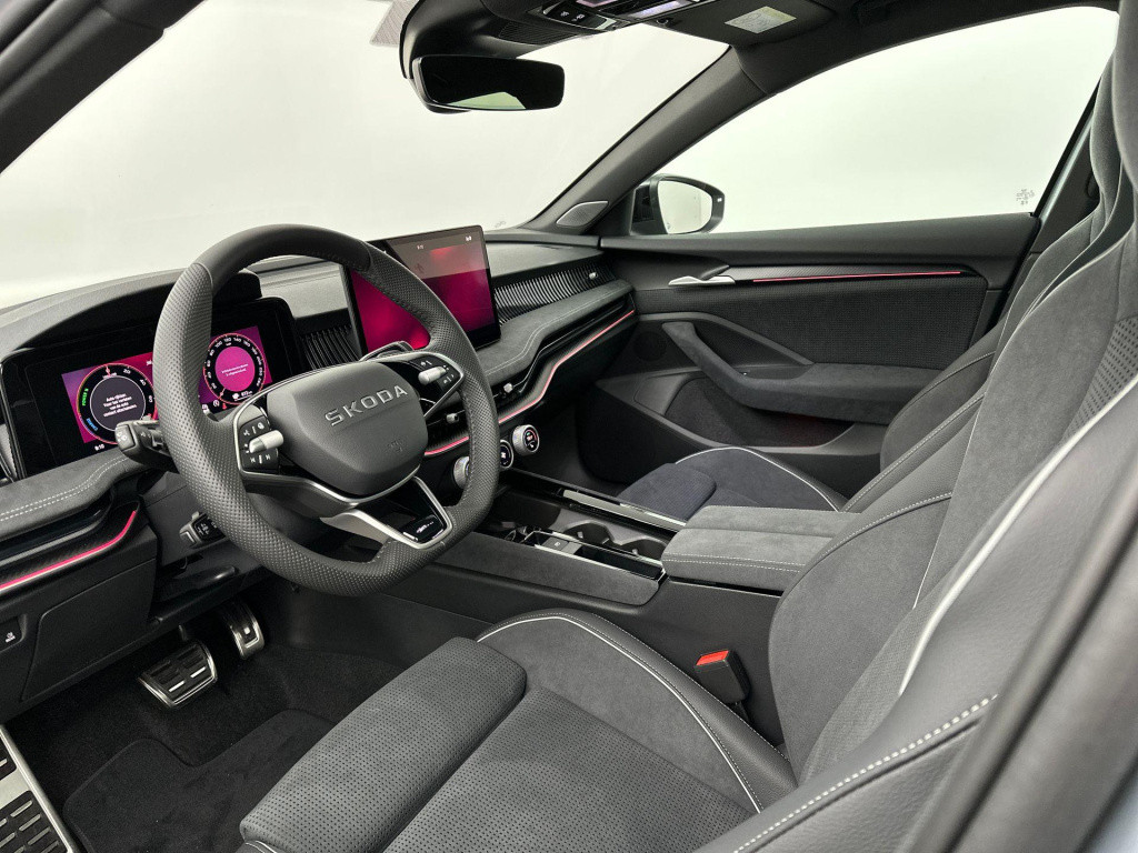 Skoda Superb sportline business 1.5 tsi phev 150 kw / 204 pk co