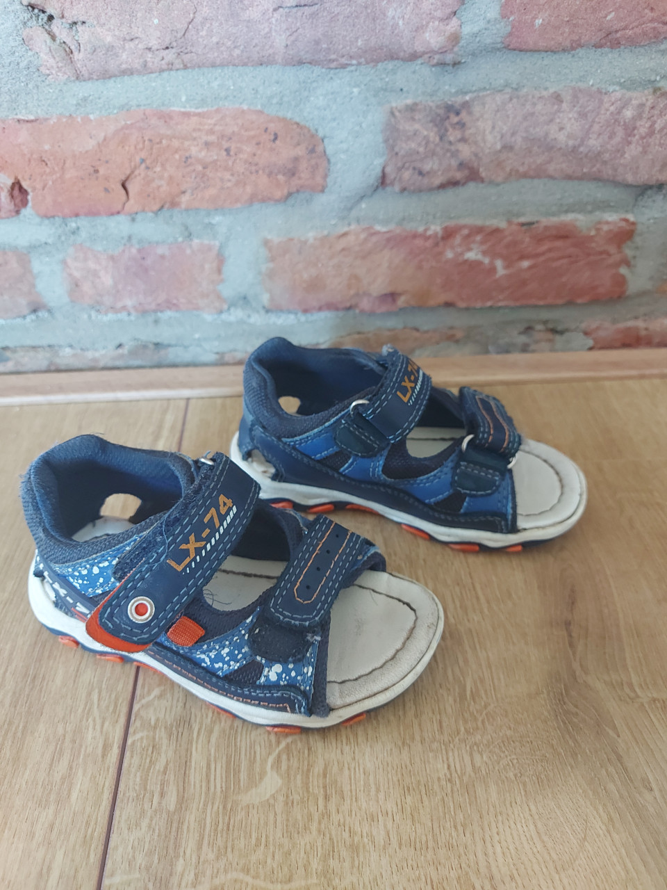 Leuke blauw oranje sandalen maat 23 € 3,-