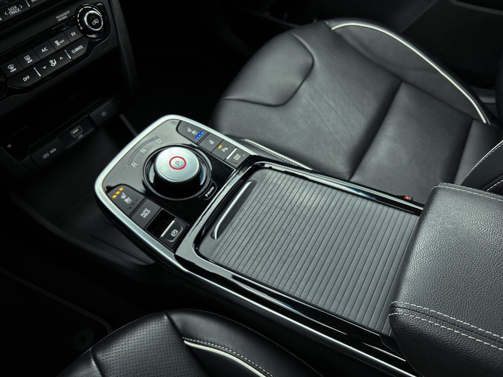 Kia E-niro executiveline 64 kwh | schuif-/kanteldak | 3-fase | jbl | stoelk