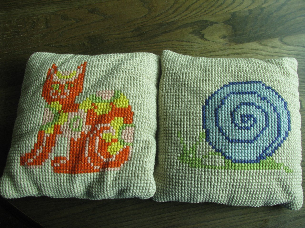 3 Kleine kussentjes.