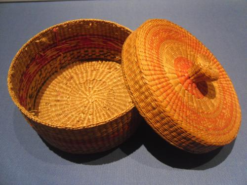 LEUK SOORT RIETEN MANDJE MET DEKSEL