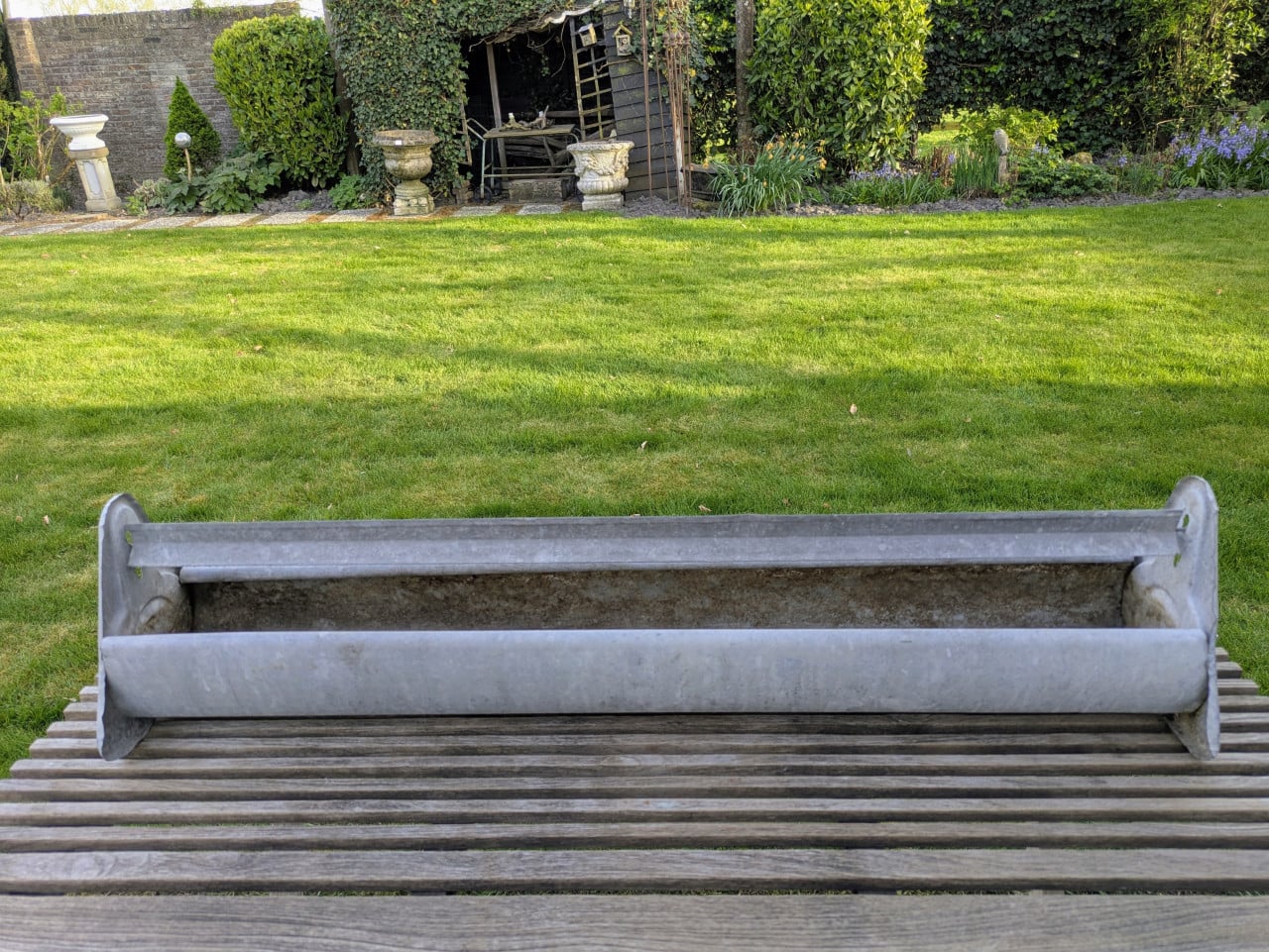 Heel veel grote bloempotten