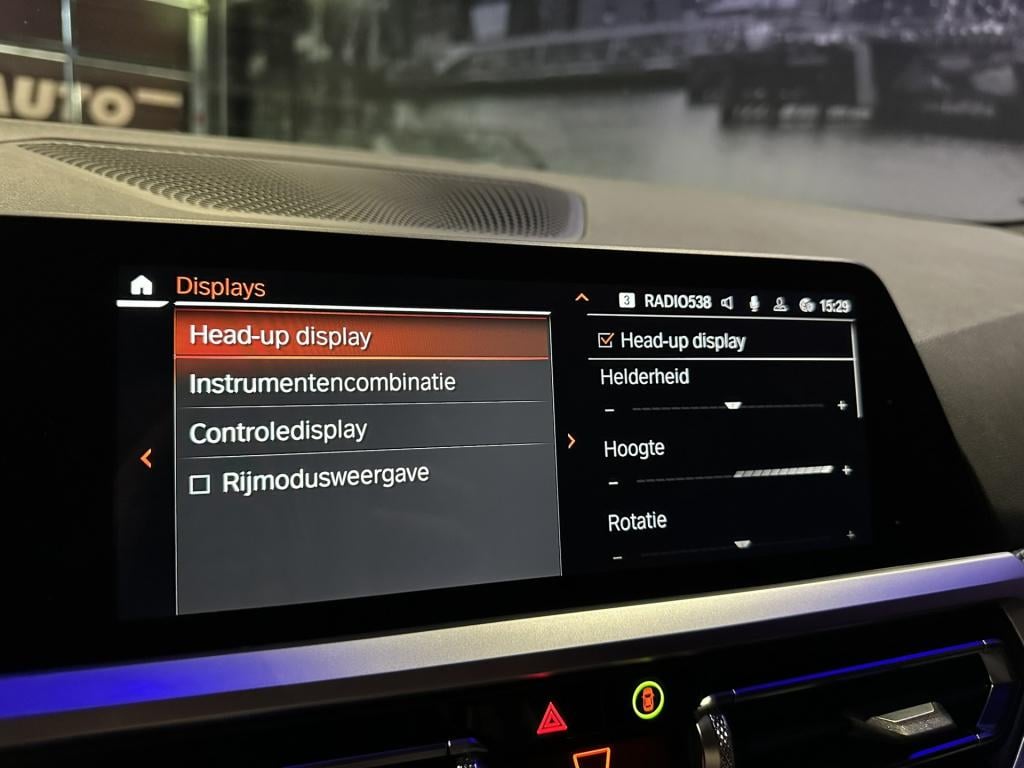 BMW 3-serie 320i high executive *facelift*memory*hud*camera*keyless